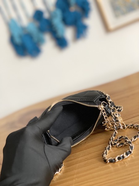  Handbag   Chanel  AP3232  size  9.5-10.5-5 cm