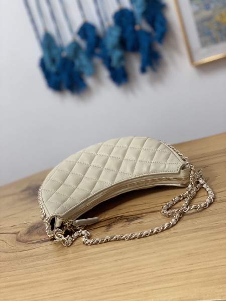  Handbag   Chanel  AS3917  size  15X20X6 cm