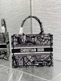  Handbag   Dior   size  26*8*22 cm