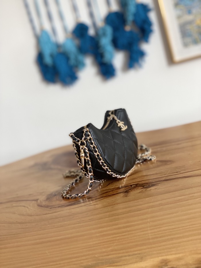  Handbag   Chanel  AP3232  size  9.5-10.5-5 cm