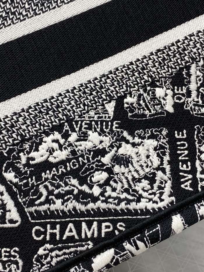  Handbag   Dior   size  26*8*22 cm