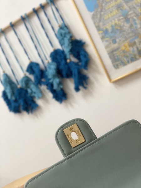  Handbag   Chanel AS3738  size  12.5*16*6 cm