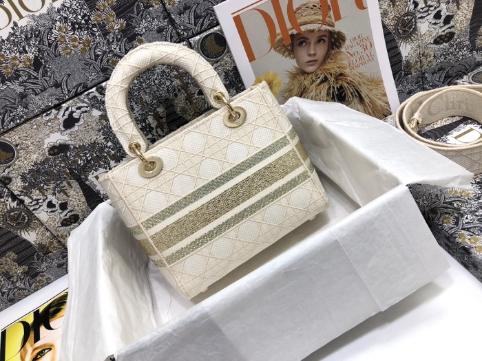 Handbag  Dior M0565 size 24*20*11 cmm