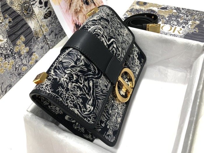 Handbag  Dior M9203 size 24 x 17 x 8 cm