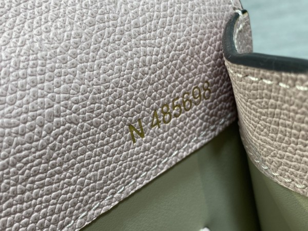 Handbag VALEXTRA size 𝟐𝟐*𝟏𝟔'𝟓*𝟏𝟐 𝐂𝐦