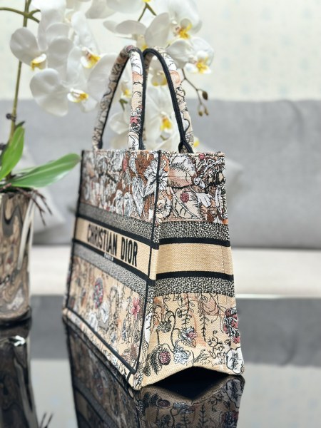  Handbag  Dior  M1286 size 36 x 27.5 x 16.5 cm