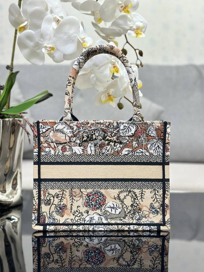  Handbag  Dior M1286 size 26.5 x 21 x 14  cm