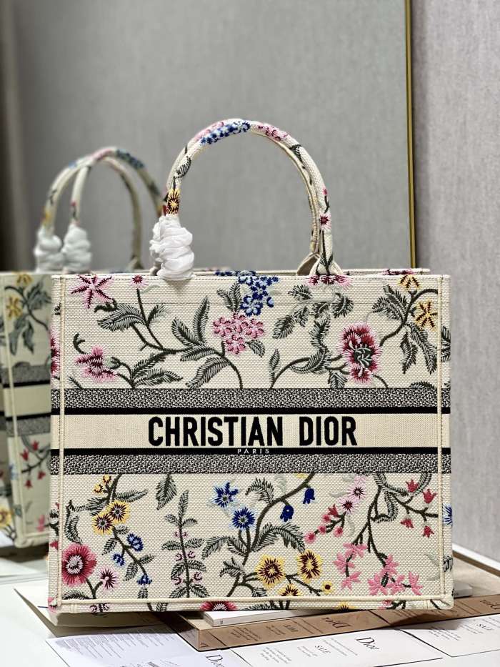 Handbag  Dior 1286 size 42×35×18.5 cm
