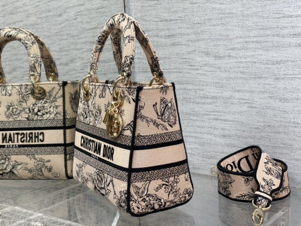  Handbag  Dior  size 24*11*20 cm