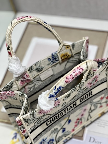 Handbag  Dior 1265 size 26.5×21×14 cm