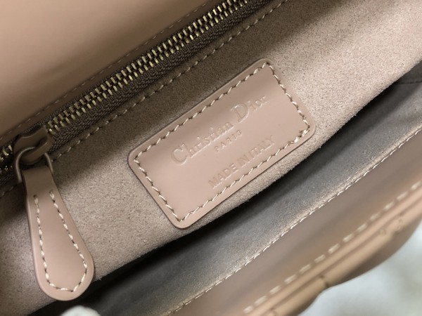 Handbag  Dior M0538 size  20*16.5*8 cm