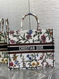 Handbag  Dior  size 42*18*35 cm