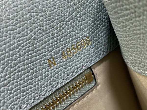 Handbag VALEXTRA size 𝟐𝟔*𝟐𝟎*𝟏𝟐 𝐂𝐦