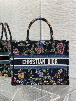 Handbag  Dior  size 36*18*28 cm