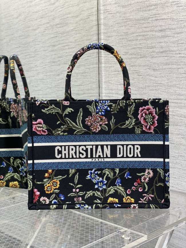 Handbag  Dior  size 36*18*28 cm