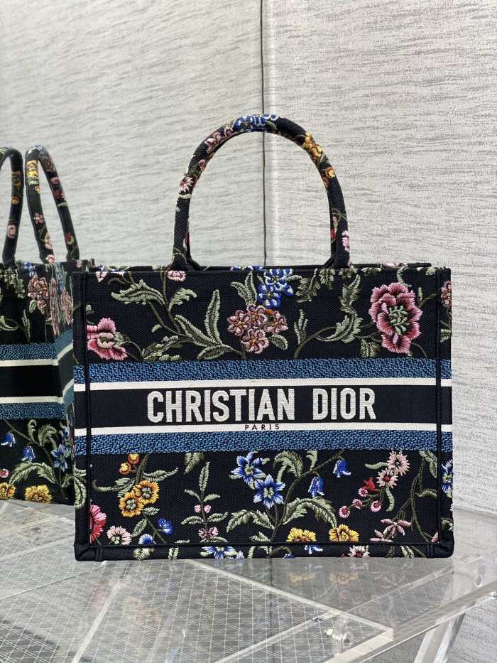Handbag  Dior  size 36*18*28 cm