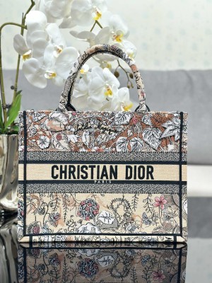  Handbag  Dior  M1286 size 36 x 27.5 x 16.5 cm