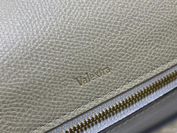 Handbag VALEXTRA  size 𝟐𝟔*𝟐𝟎*𝟏𝟐 𝐂𝐦