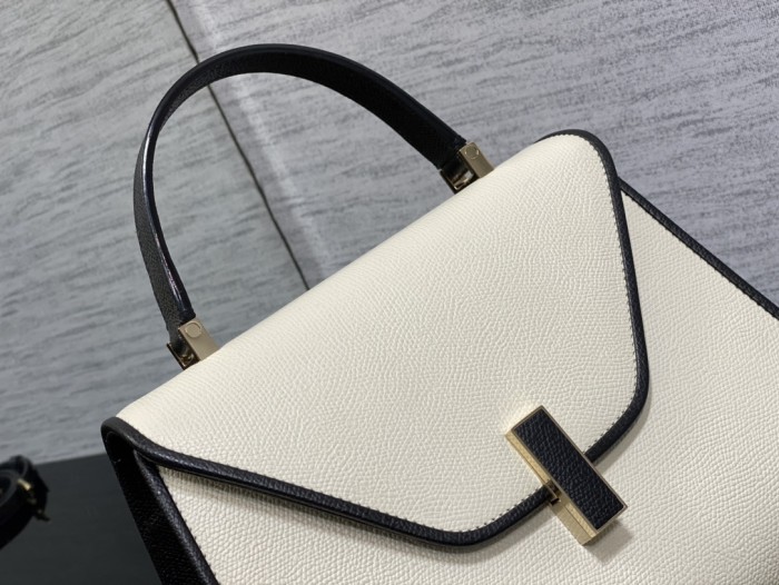 Handbag VALEXTRA size 𝟐𝟔*𝟐𝟎*𝟏𝟐 𝐂𝐦