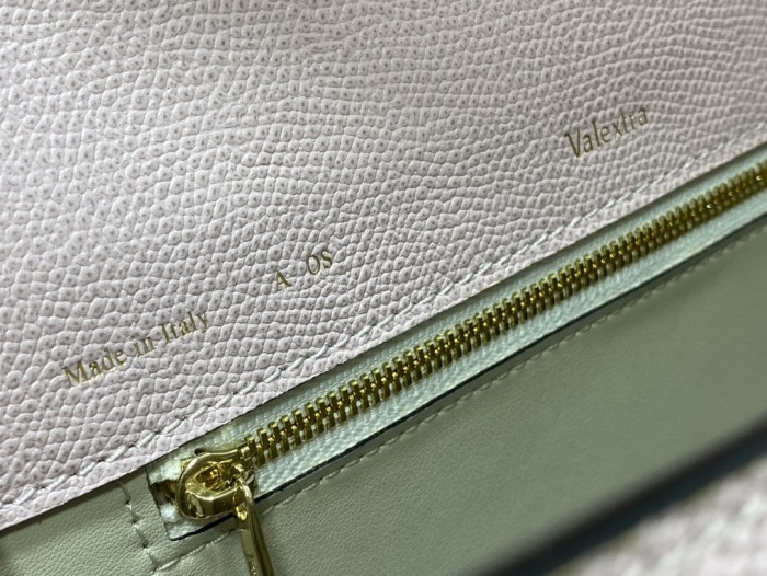 Handbag VALEXTRA size 𝟐𝟔*𝟐𝟎*𝟏𝟐 𝐂𝐦