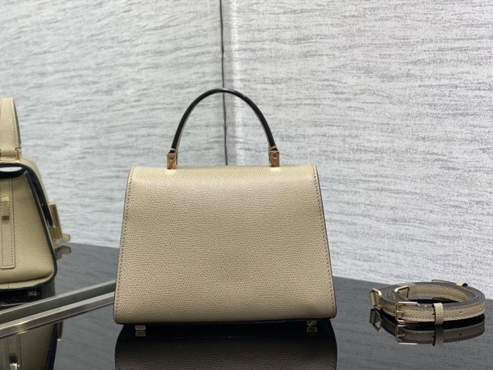 Handbag VALEXTRA size 𝟏𝟗'𝟓*𝟏𝟒*𝟗'𝟓 𝐂𝐦