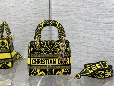  Handbag  Dior  size 17*7*15 cm
