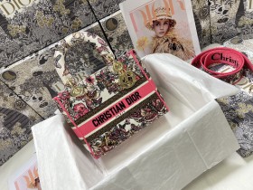 Handbag  Dior M0565  size 24*20*11 cm