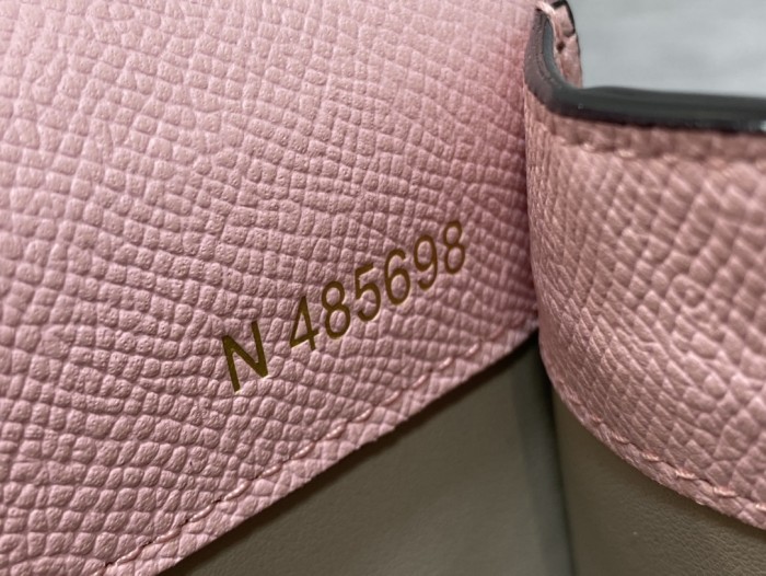 Handbag VALEXTRA size 𝟐𝟐*𝟏𝟔'𝟓*𝟏𝟐 𝐂𝐦