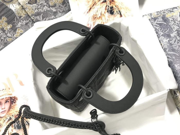 Handbag  Dior M0505 size 17 x 15 x 7 cm