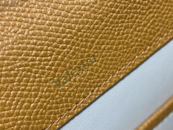 Handbag VALEXTRA size 𝟐𝟐*𝟏𝟔'𝟓*𝟏𝟐 𝐂𝐦