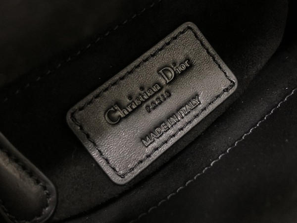 Handbag  Dior M0505  size 17 x 15 x 7 cm