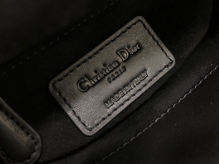Handbag  Dior M0505  size 17 x 15 x 7 cm