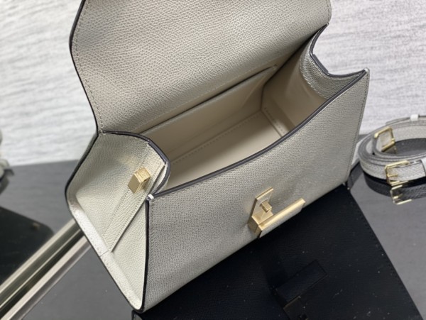  Handbag VALEXTRA size 𝟐𝟐*𝟏𝟔'𝟓*𝟏𝟐𝐂 𝐦