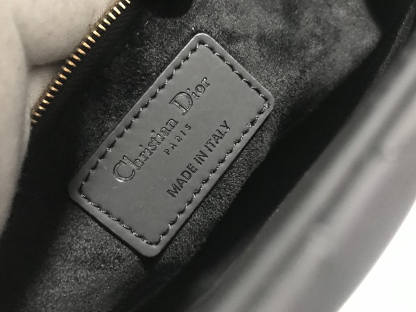  Handbag  Dior  M0565 size  24 x 20 x 11 cm