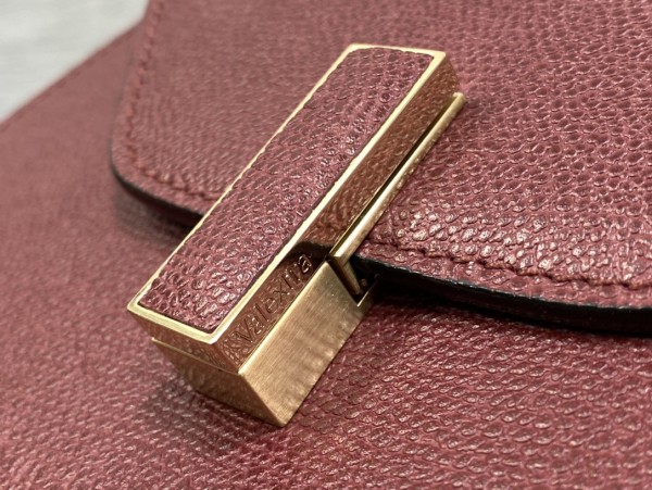 Handbag VALEXTRA size 𝟐𝟔*𝟐𝟎*𝟏𝟐 𝐂𝐦