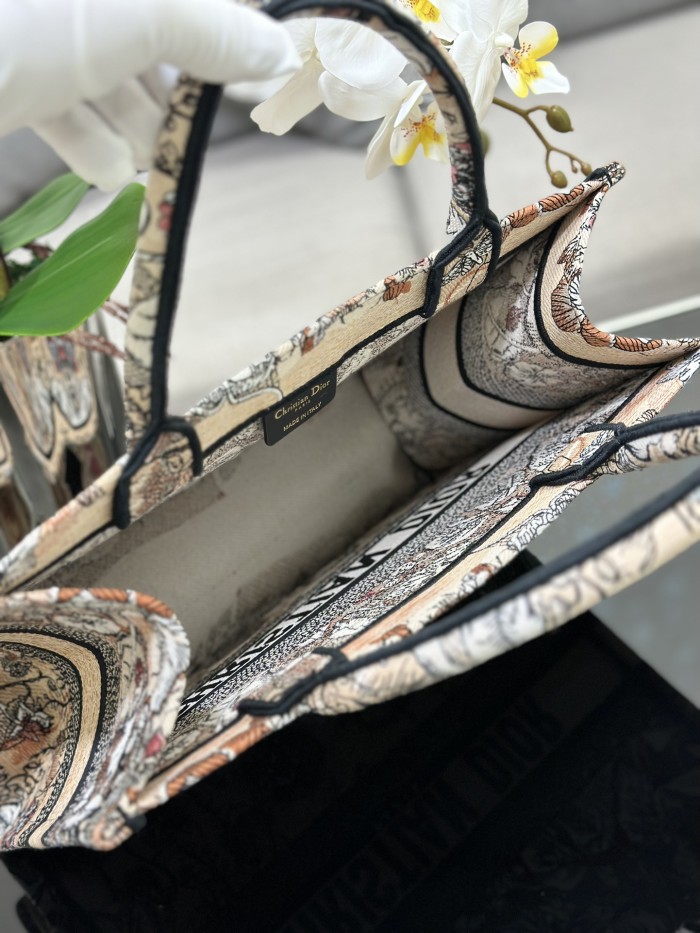  Handbag  Dior  M1286 size 36 x 27.5 x 16.5 cm