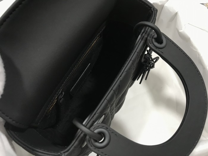 Handbag  Dior M0505 size 17 x 15 x 7 cm