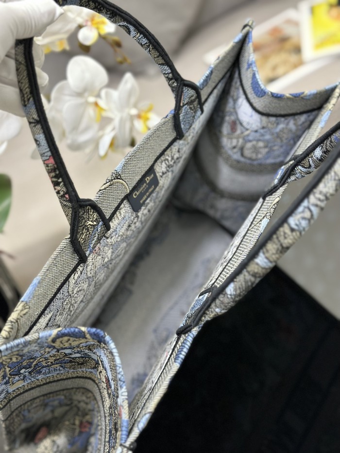  Handbag  Dior M1286 size 42 x 35 x 18.5 cm