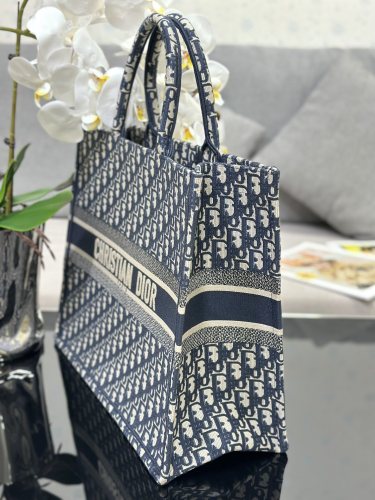  Handbag  Dior  M1286 size 42 x 35 x 18.5 cm