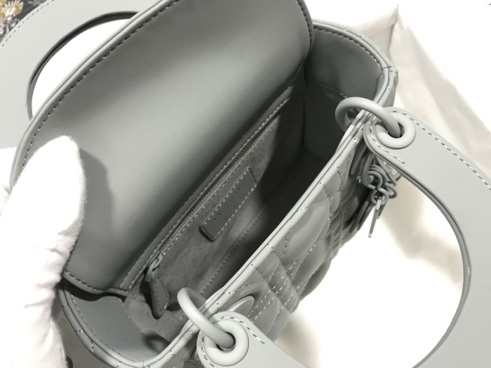  Handbag  Dior  M0505  size  17 x 15 x 7 cm