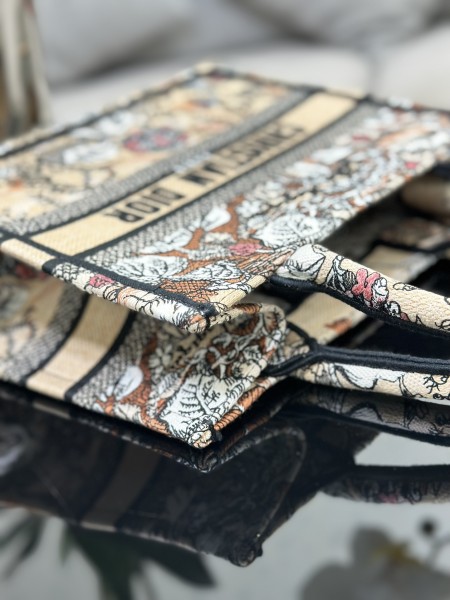  Handbag  Dior M1286 size 26.5 x 21 x 14  cm