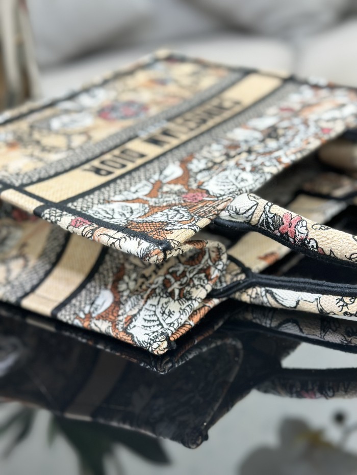  Handbag  Dior M1286 size 26.5 x 21 x 14  cm