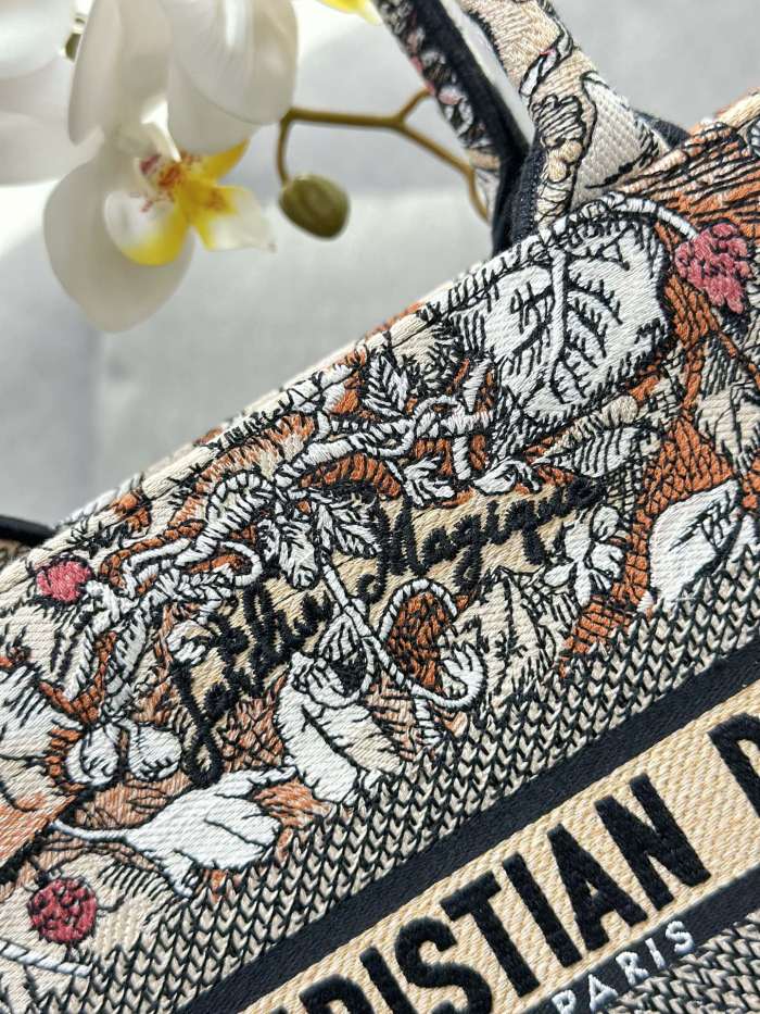  Handbag  Dior M1286 size 26.5 x 21 x 14  cm