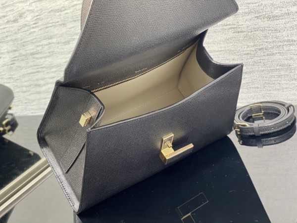 Handbag VALEXTRA size 𝟐𝟔*𝟐𝟎*𝟏𝟐 𝐂𝐦
