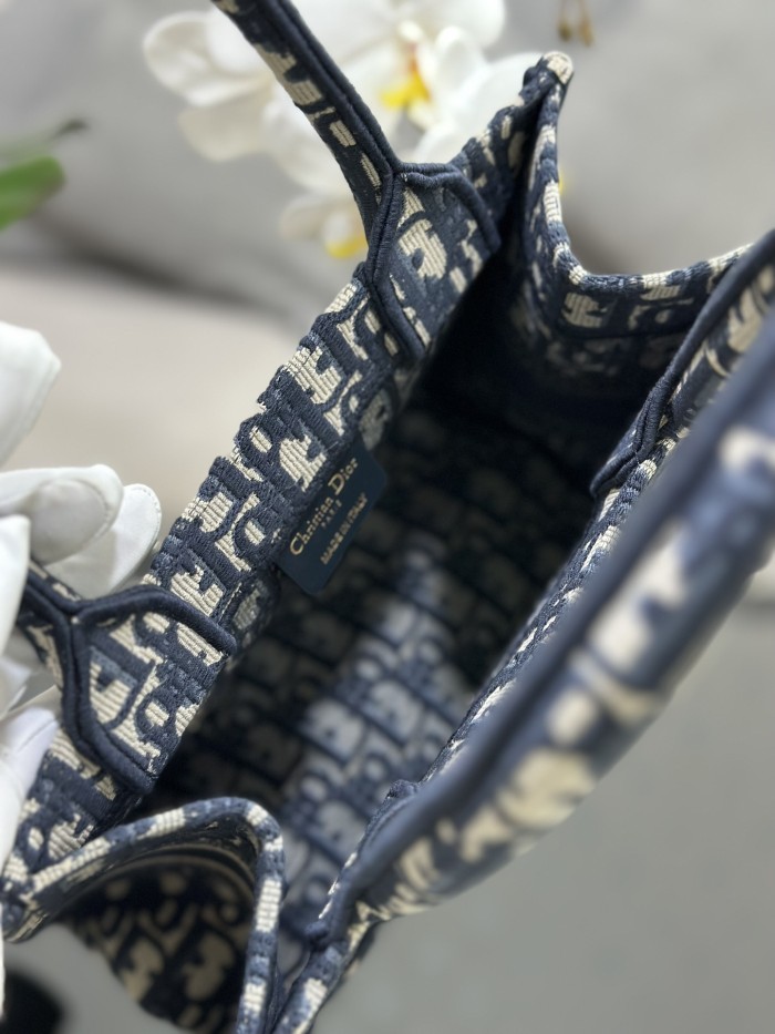  Handbag  Dior M1286 size 26.5 x 21 x 14 cm