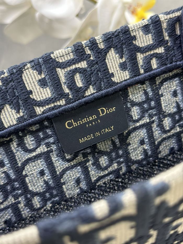  Handbag  Dior  M1286 size 36 x 27.5 x 16.5 cm