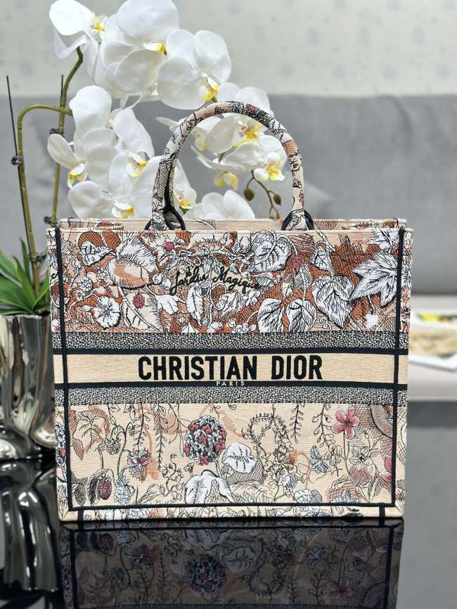  Handbag  Dior M1286 size 42 x 35 x 18.5 cm