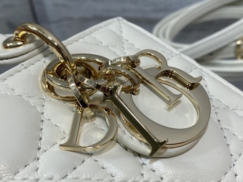 Handbag  Dior  size 16*5.5*10 cm