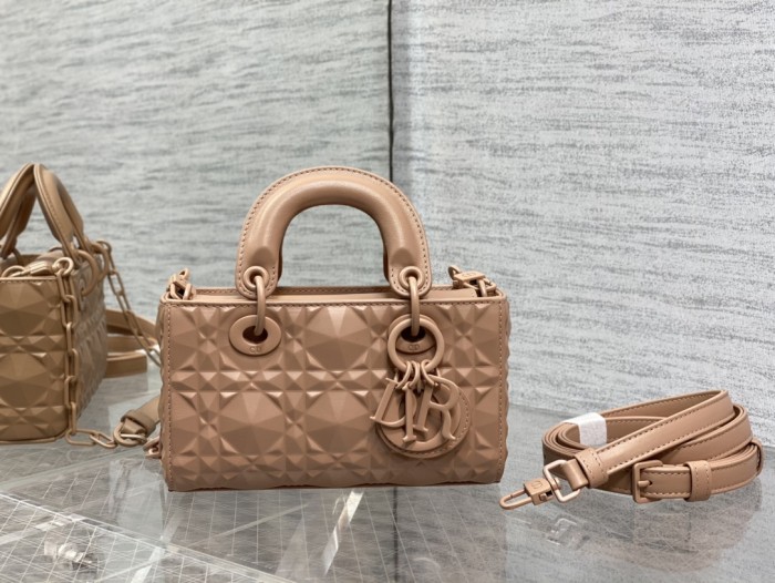  Handbag  Dior  size 16*5.5*10 cm