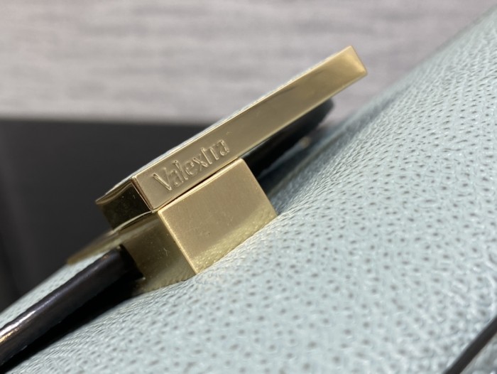 Handbag VALEXTRA  size 𝟏𝟗'𝟓*𝟏𝟒*𝟗'𝟓 𝐂𝐦